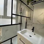 Appartement Parisien Typique, Calme Et Lumineux